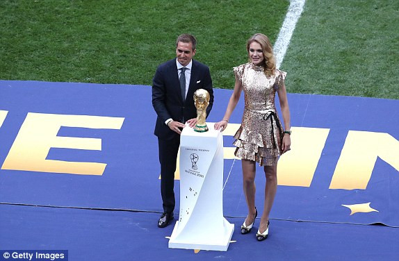 Siêu mẫu Nga mở cúp vàng trước trận chung kết ảnh 9