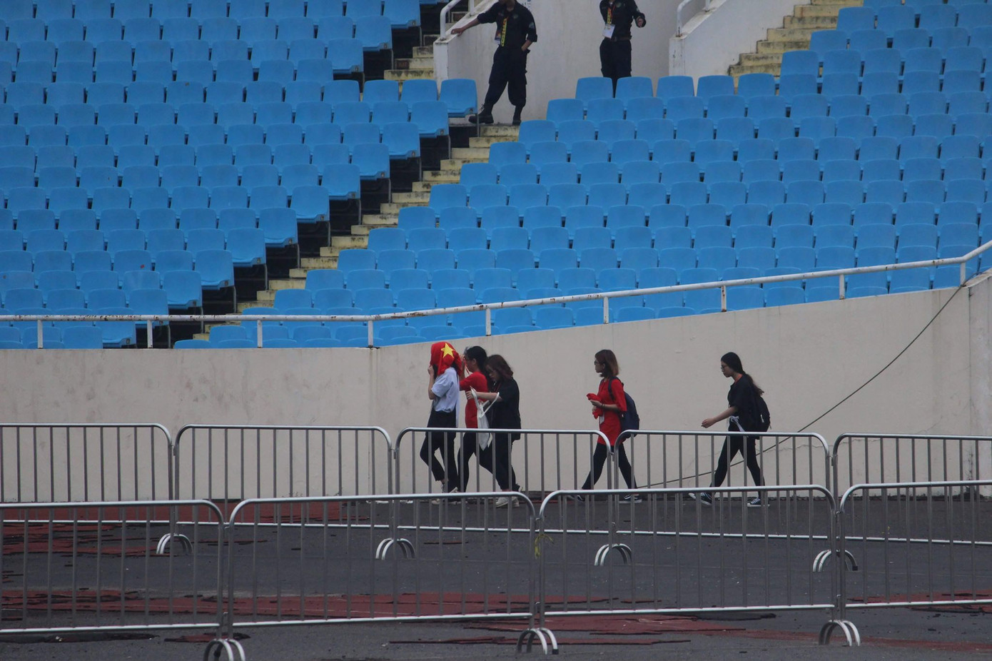 Olympic Việt Nam đã về tới sân bay Nội Bài ảnh 26