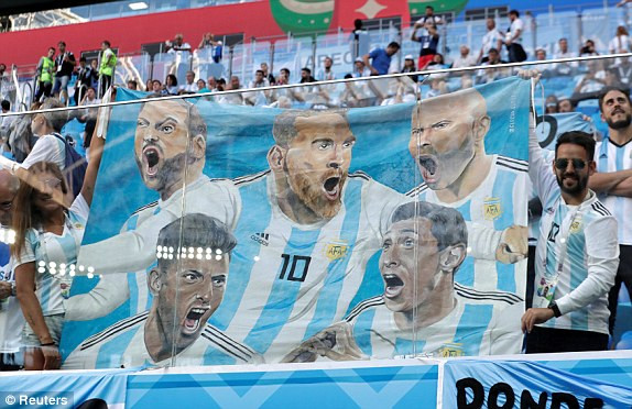 Argentina lách qua khe cửa hẹp vào vòng 1/8 World Cup ảnh 8