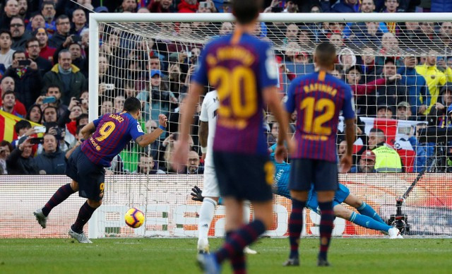 Suarez lập hat-trick, Barcelona vùi dập Real Madrid ở Siêu kinh điển ảnh 14
