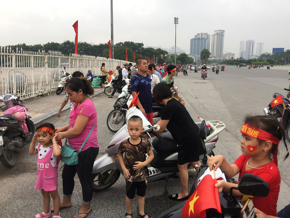 Olympic Việt Nam đã về tới sân bay Nội Bài ảnh 10