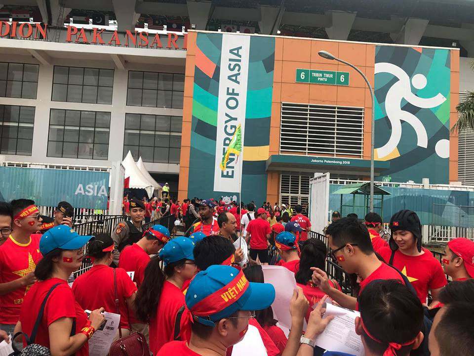 Ngàn cung bậc cảm xúc của CĐV Việt Nam ở trận bán kết ảnh 53