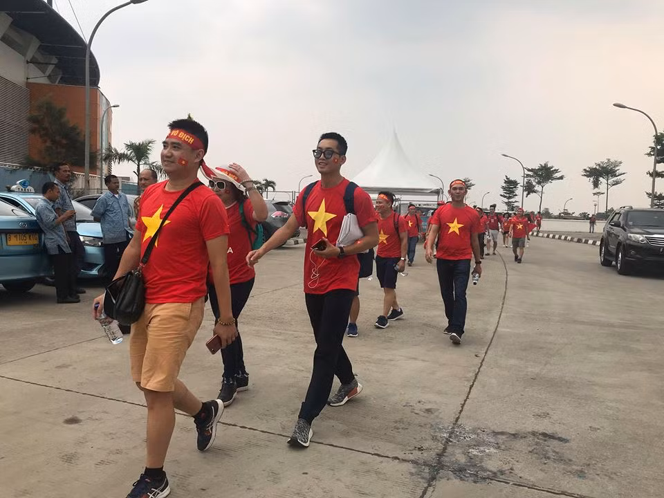 Ngàn cung bậc cảm xúc của CĐV Việt Nam ở trận bán kết ảnh 51