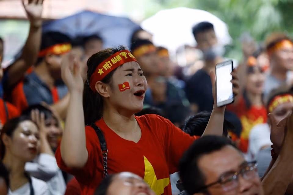 Ngàn cung bậc cảm xúc của CĐV Việt Nam ở trận bán kết ảnh 11
