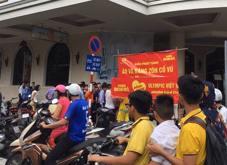 Ngàn cung bậc cảm xúc của CĐV Việt Nam ở trận bán kết ảnh 60