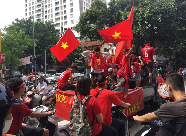 Ngàn cung bậc cảm xúc của CĐV Việt Nam ở trận bán kết ảnh 64