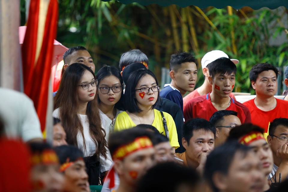 Ngàn cung bậc cảm xúc của CĐV Việt Nam ở trận bán kết ảnh 12