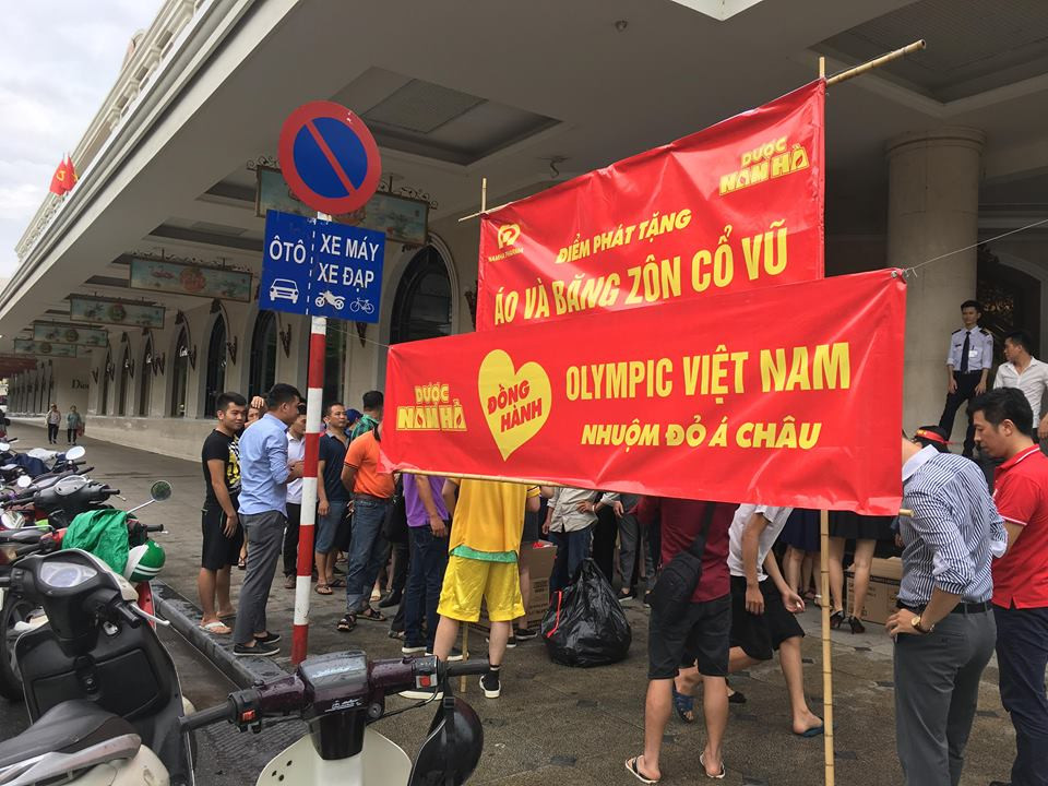 Ngàn cung bậc cảm xúc của CĐV Việt Nam ở trận bán kết ảnh 61