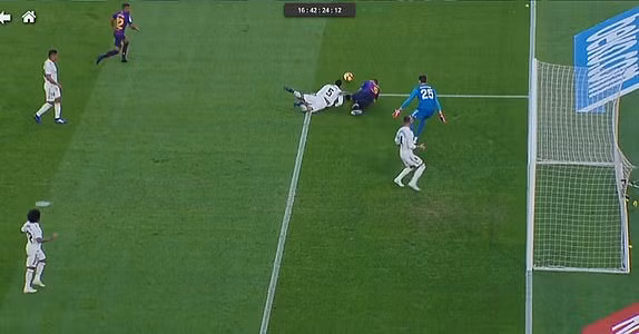 Suarez lập hat-trick, Barcelona vùi dập Real Madrid ở Siêu kinh điển ảnh 11