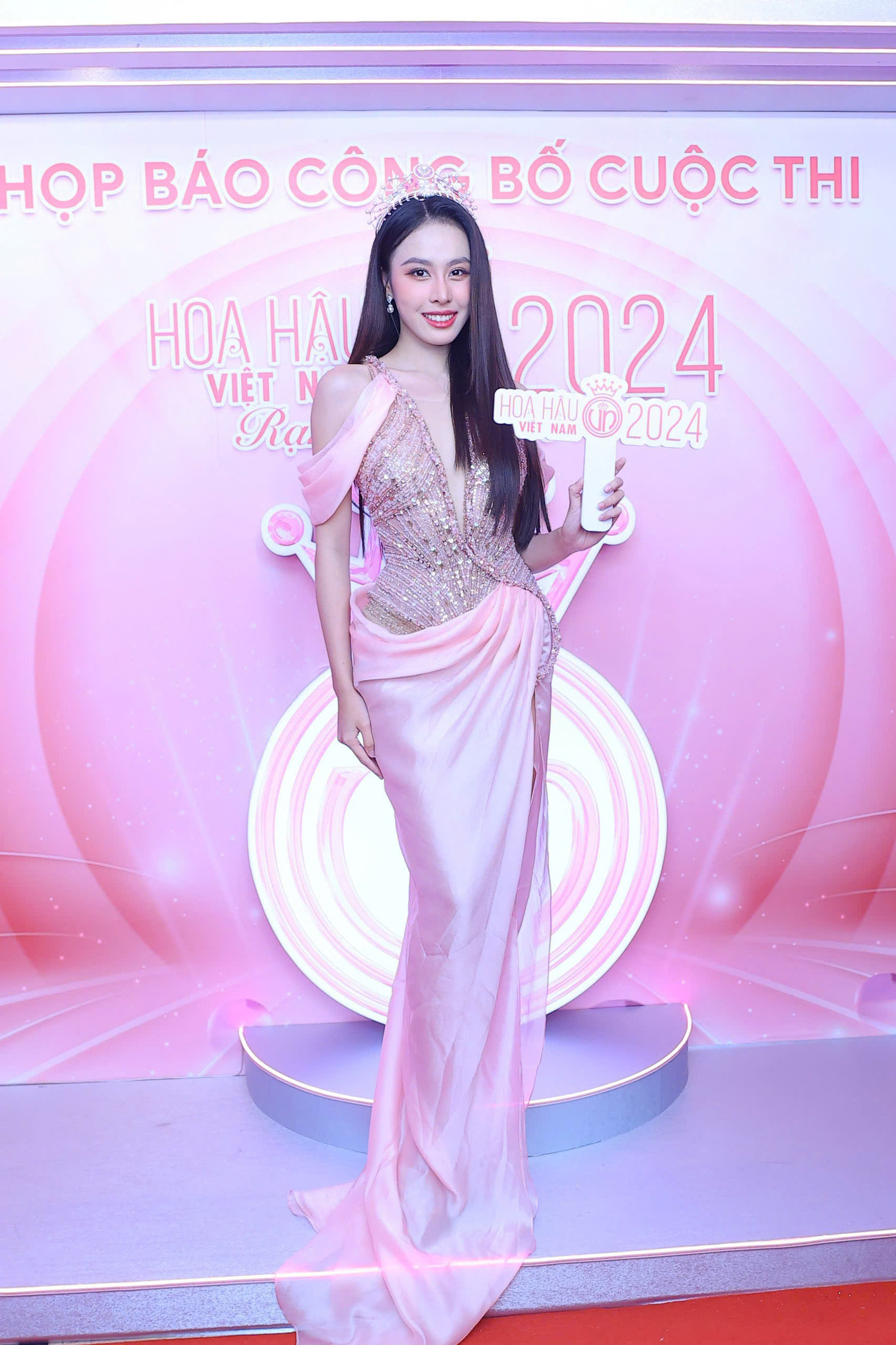 Á hậu 2 Hoa hậu Việt Nam 2022 Lê Nguyễn Ngọc Hằng.