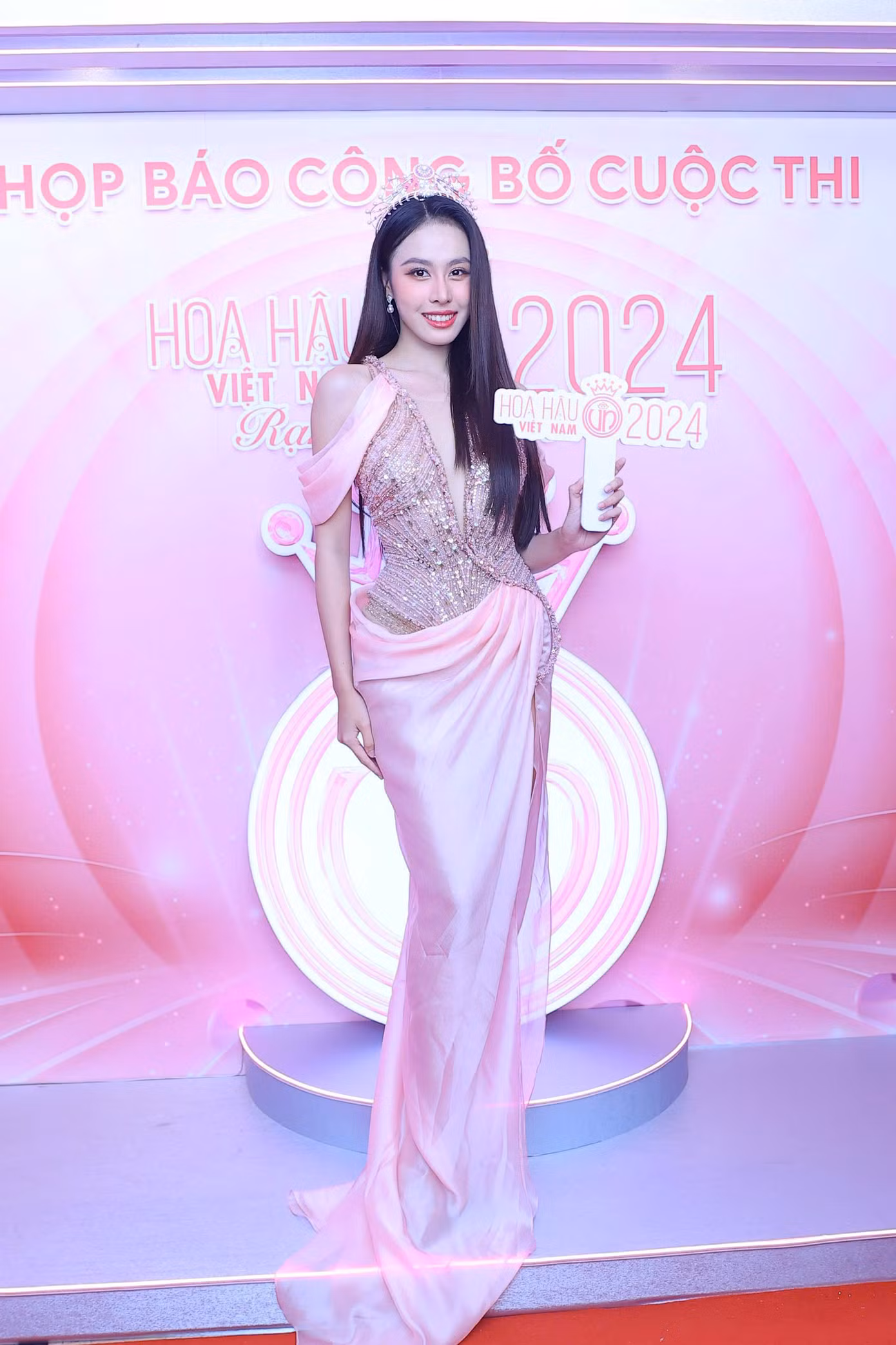 Á hậu 2 Hoa hậu Việt Nam 2022 Lê Nguyễn Ngọc Hằng.