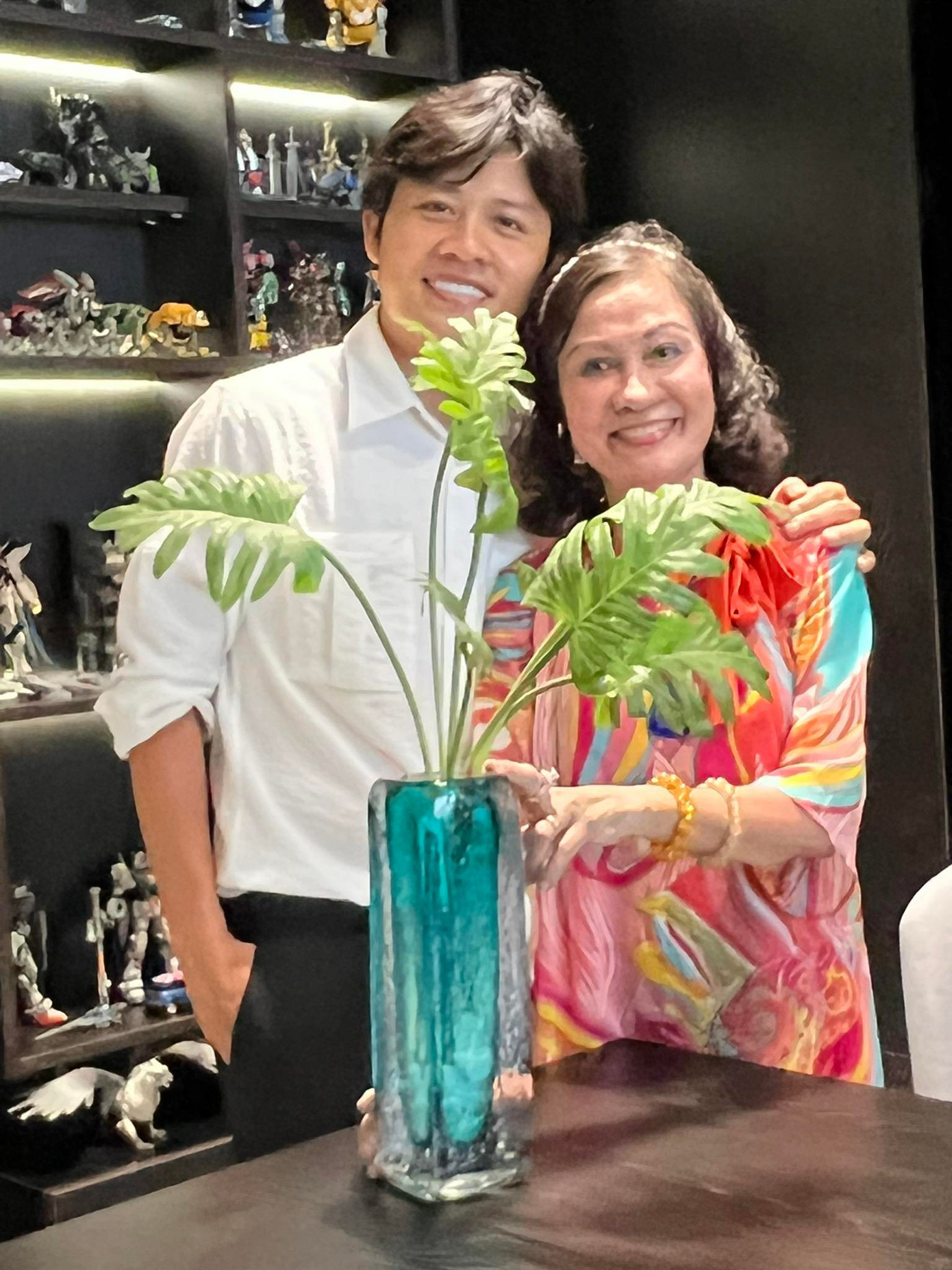 Nguyễn Văn Chung thường xuyên khoe những tấm ảnh chụp chung với mẹ. Ảnh: NVCC. Nguyễn Văn Chung thường xuyên khoe những tấm ảnh chụp chung với mẹ. Ảnh: NVCC.