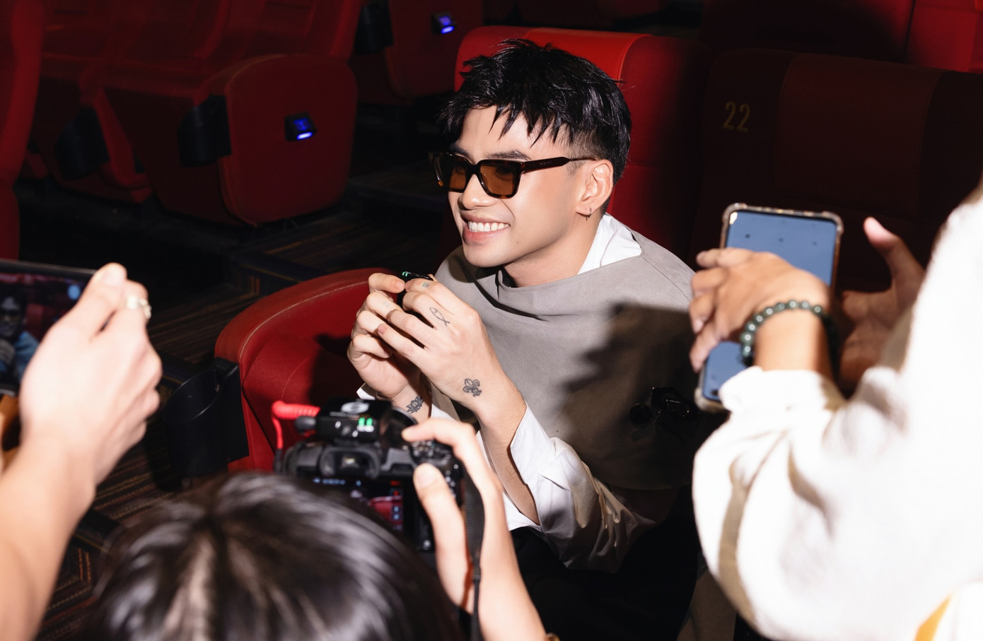 Thể Thiên tại buổi họp báo. Thể Thiên tại buổi họp báo.