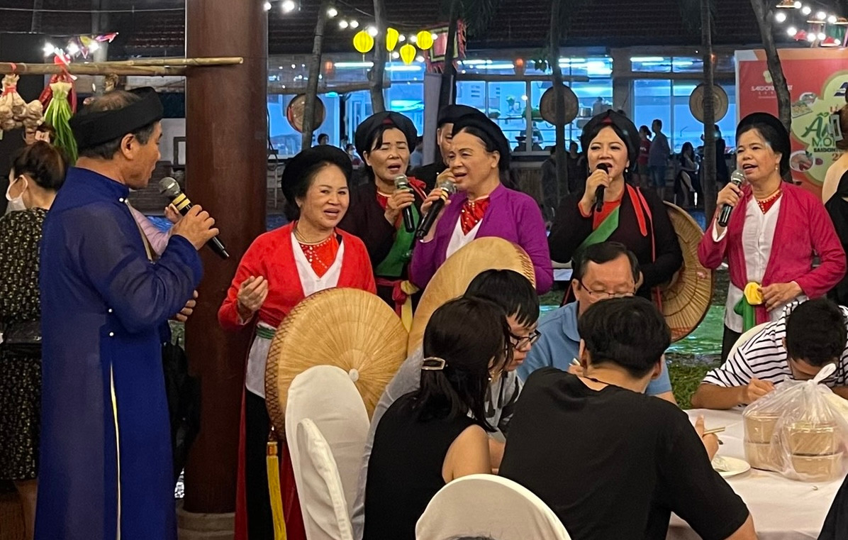Hát Quan họ tại lễ hội ẩm thực năm 2023 Hát Quan họ tại lễ hội ẩm thực năm 2023