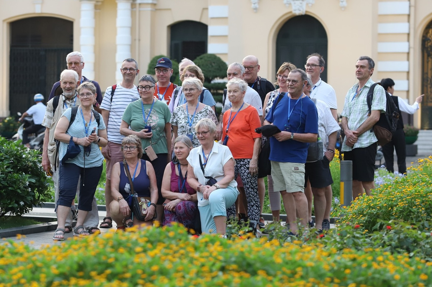 Du khách chụp hình tại Công viên tượng đài Hồ Chí Minh Du khách chụp hình tại Công viên tượng đài Hồ Chí Minh
