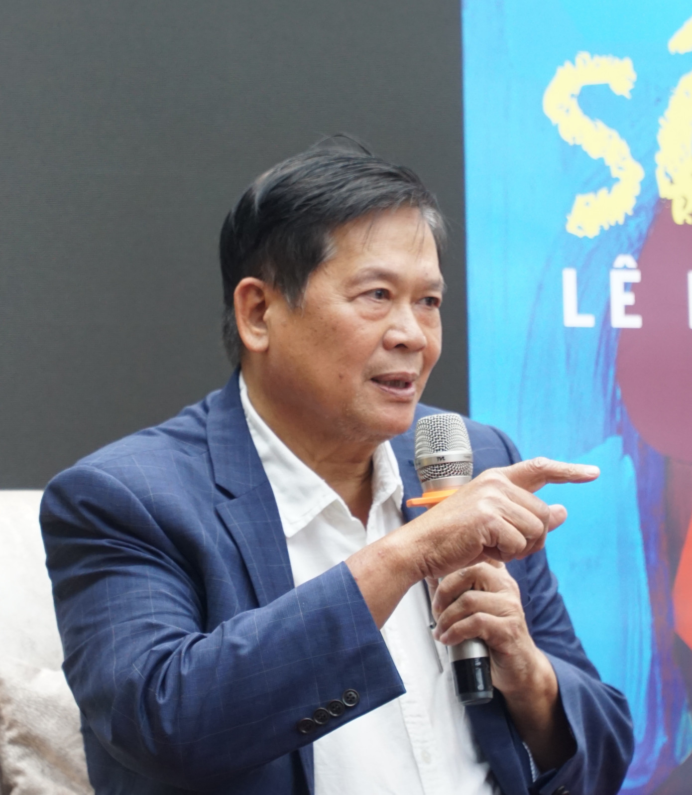 Tác giả Lê Kiên Thành tại buổi ra mắt sách. Tác giả Lê Kiên Thành tại buổi ra mắt sách.