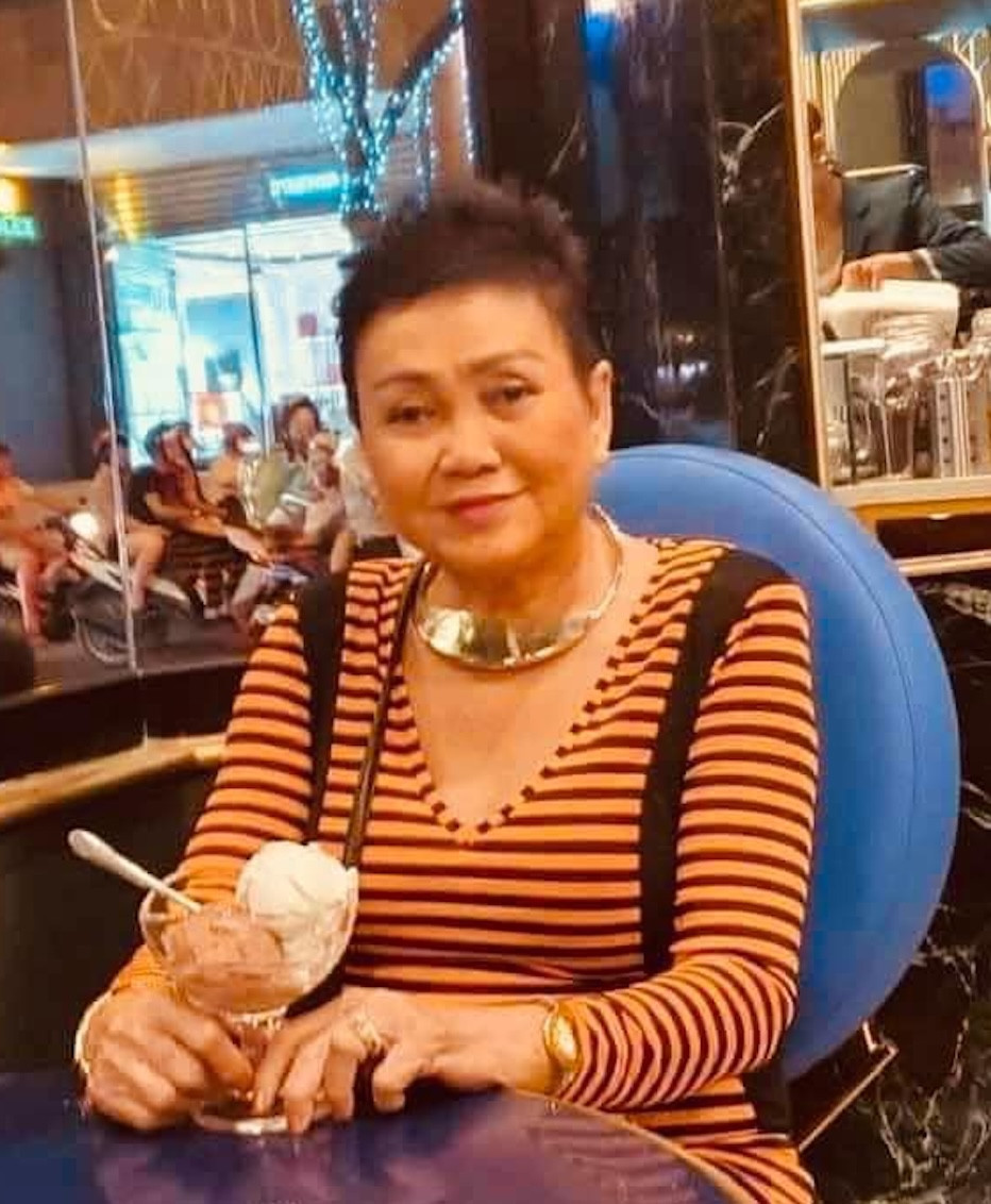 Chị Xuân Hòa, nữ chủ nhân phòng trà Tiếng Xưa. Chị Xuân Hòa, nữ chủ nhân phòng trà Tiếng Xưa.