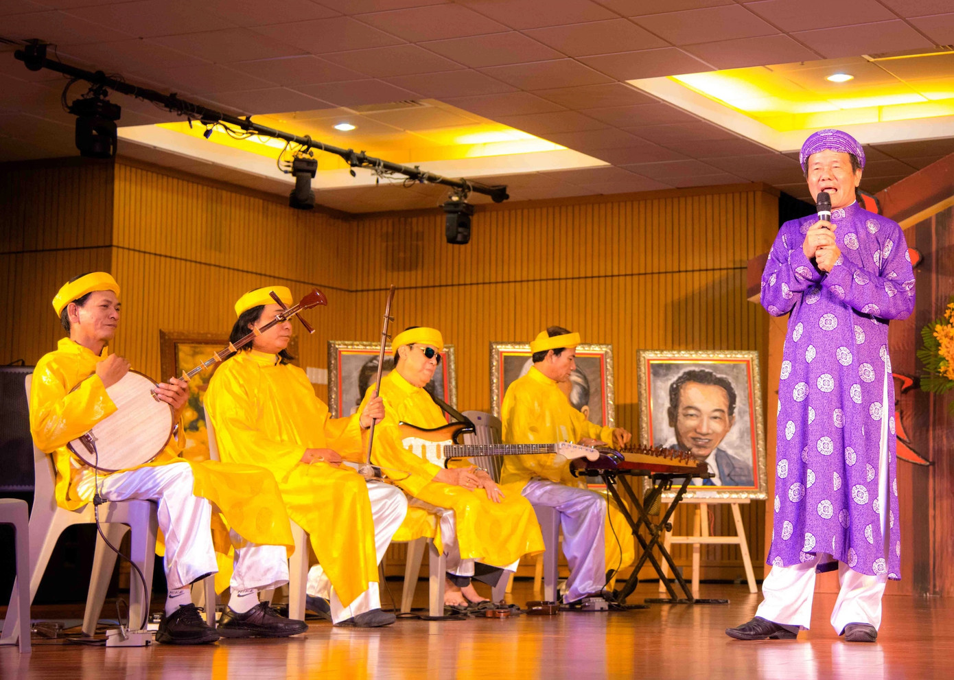 Hoạt động Đờn ca tài tử diễn ra khắp TPHCM