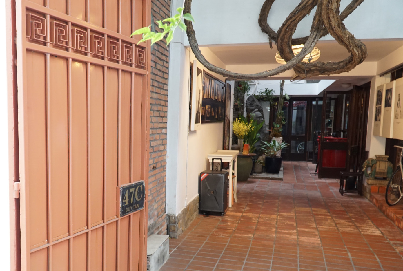 Cổng nhà Trịnh mở cửa từ rất sớm