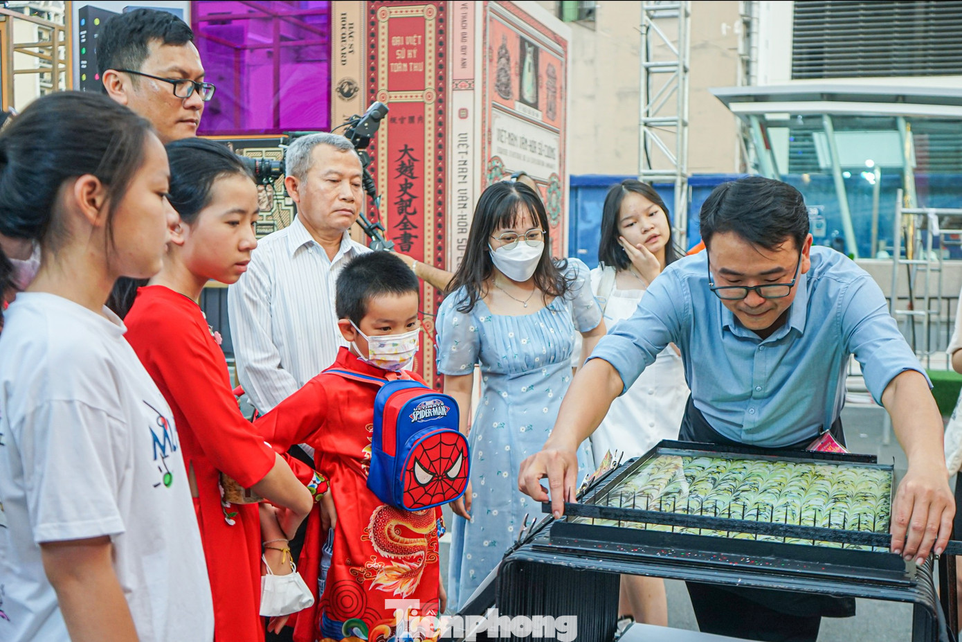 Khách tham quan gian hàng tại Lễ hội Đường sách Tết năm trước