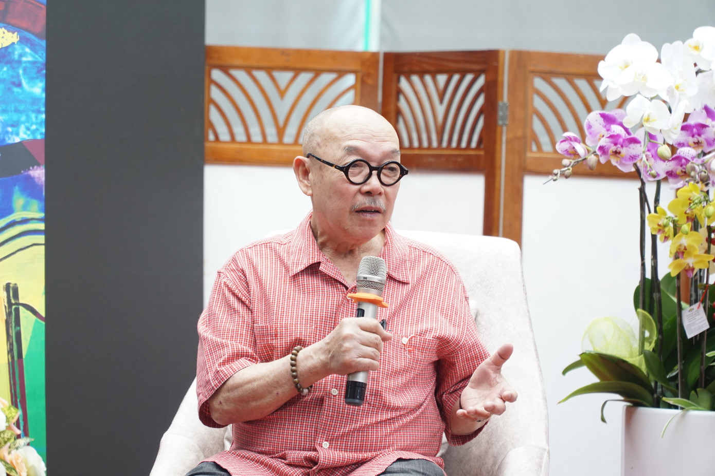 Hoạ sĩ Thành Chương đã từ chối vẽ minh hoạ cho cuốn sách. Hoạ sĩ Thành Chương đã từ chối vẽ minh hoạ cho cuốn sách.