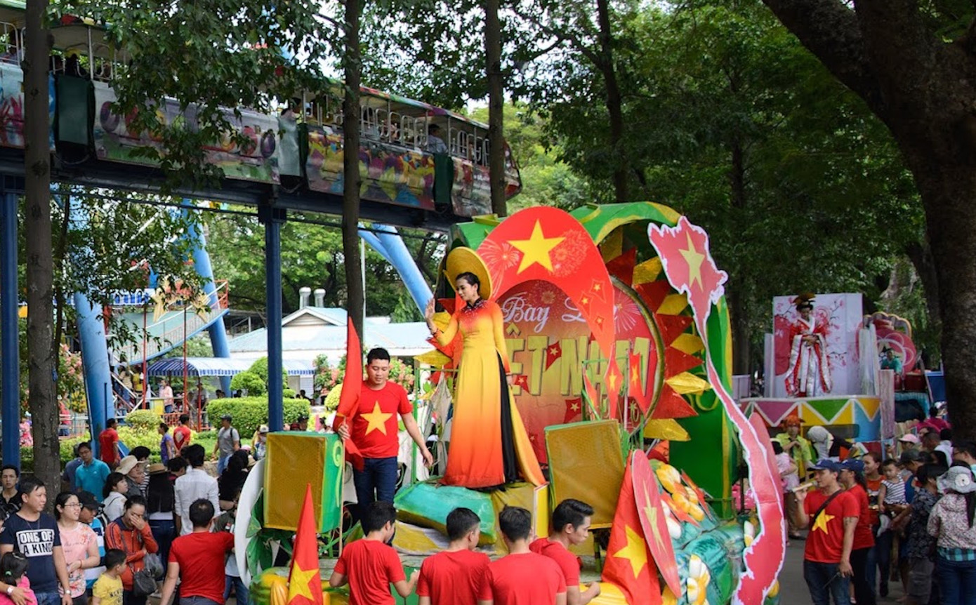 Diễu hành đường phố tại Công viên văn hoá Đầm Sen Diễu hành đường phố tại Công viên văn hoá Đầm Sen