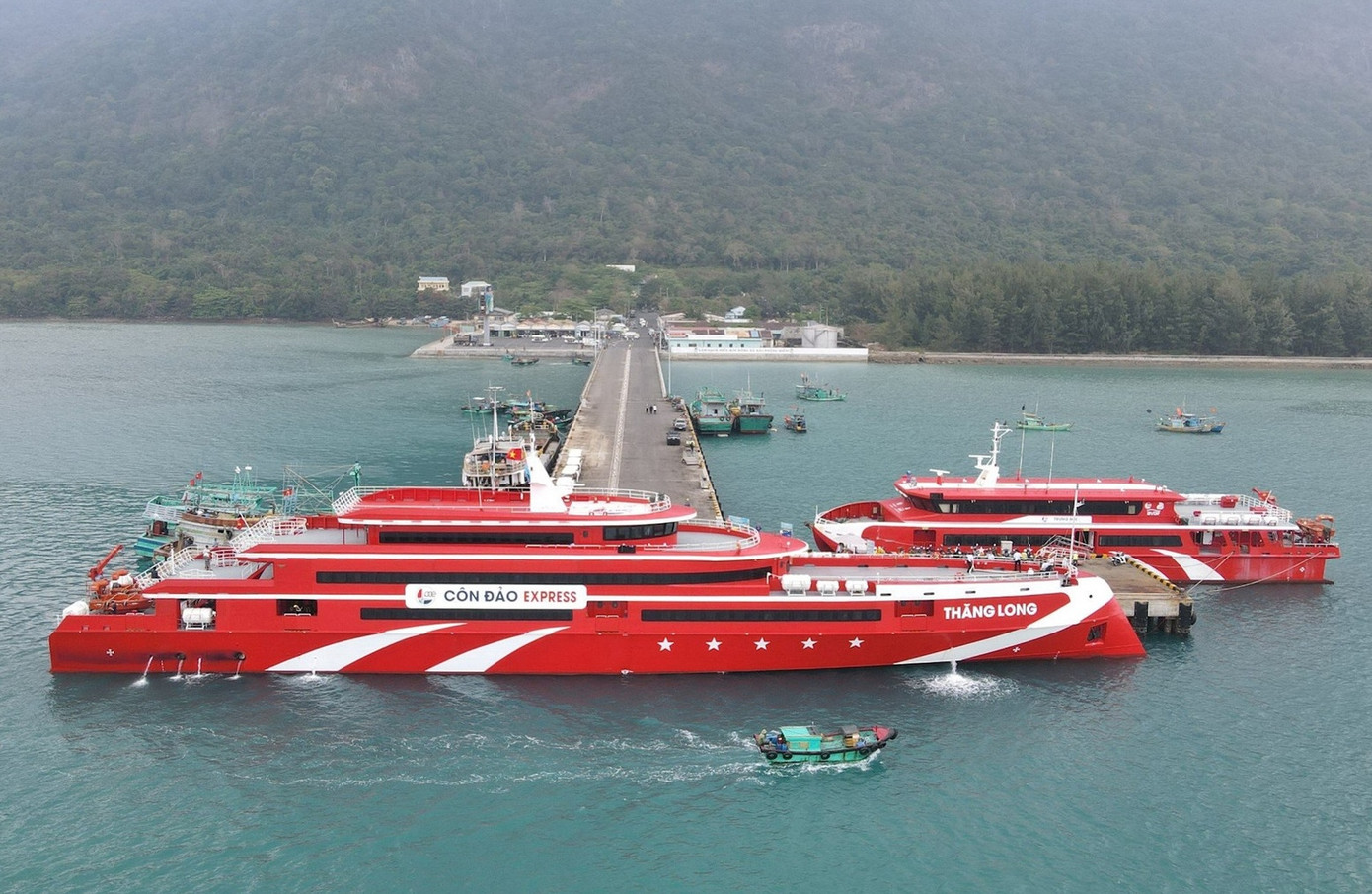Tàu cao tốc Thăng Long tại cảng Bến Đầm (Côn Đảo)