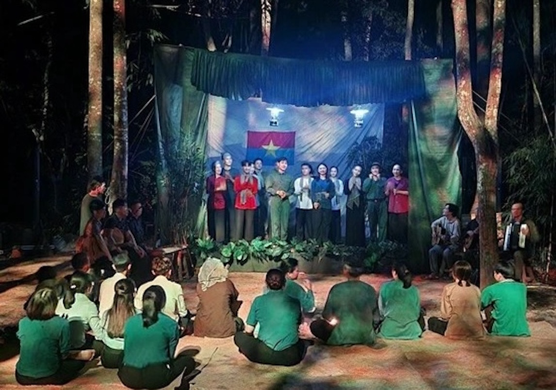 Du khách được trải nghiệm cuộc sống, sinh hoạt trong thời kỳ kháng chiến (Ảnh BQL di tích) Du khách được trải nghiệm cuộc sống, sinh hoạt trong thời kỳ kháng chiến (Ảnh BQL di tích)