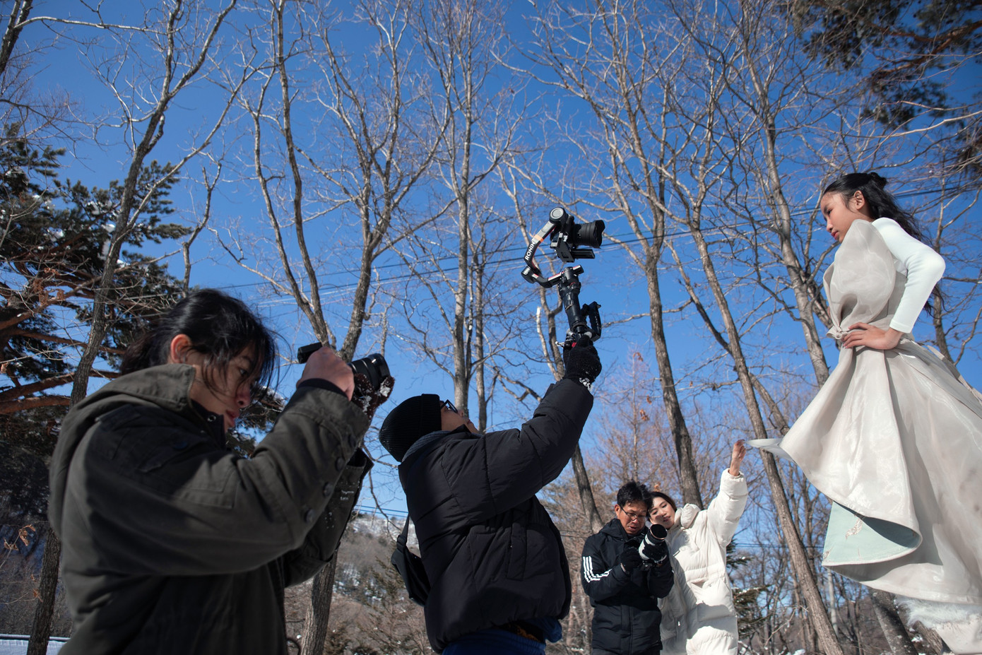 Ê-kíp đang thực hiện ghi hình một người mẫu nhí.