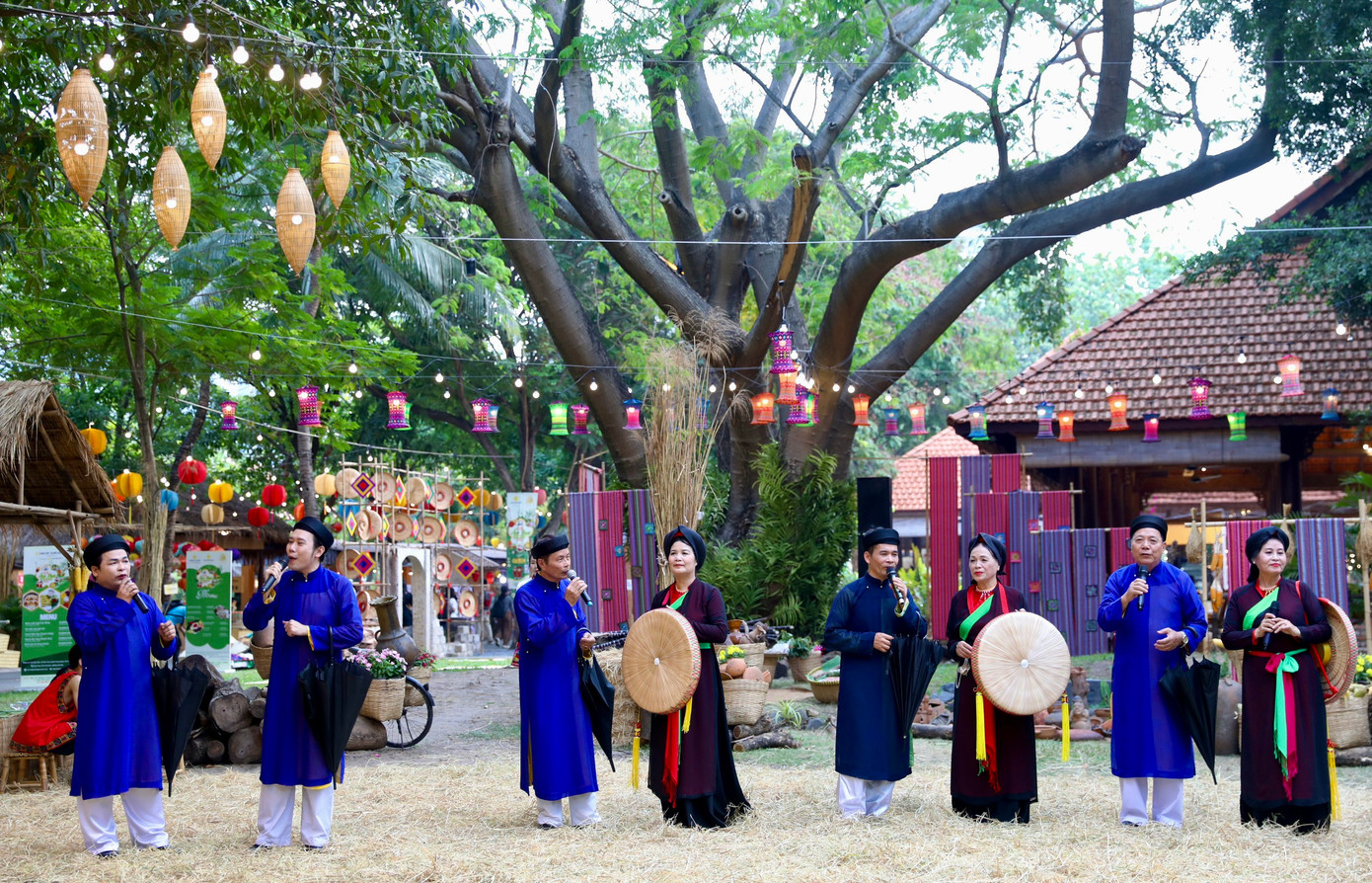 Du khách được trải nghiệm không khí miền quê qua các làn điệu Quan Họ