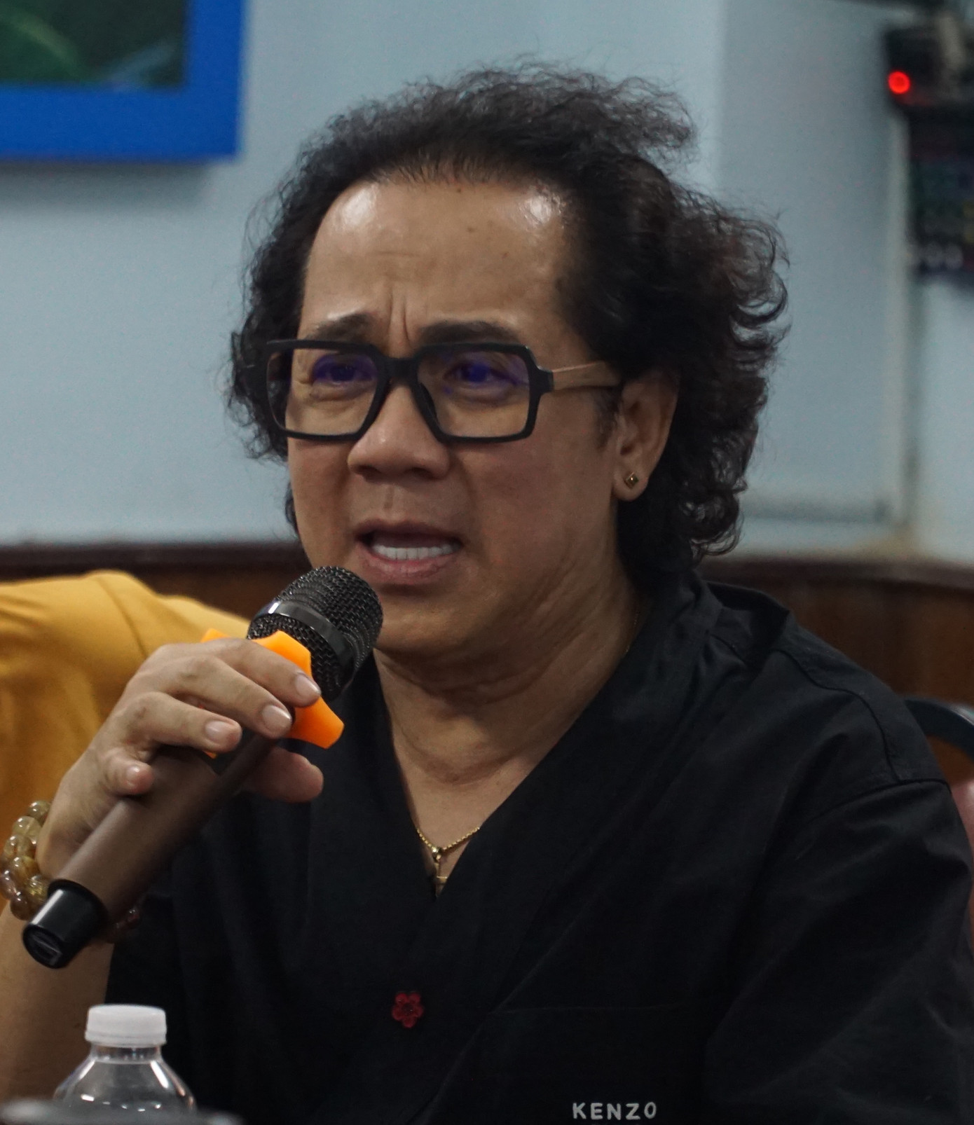 NSƯT Thành Lộc trăn trở việc tổ chức liên hoan.