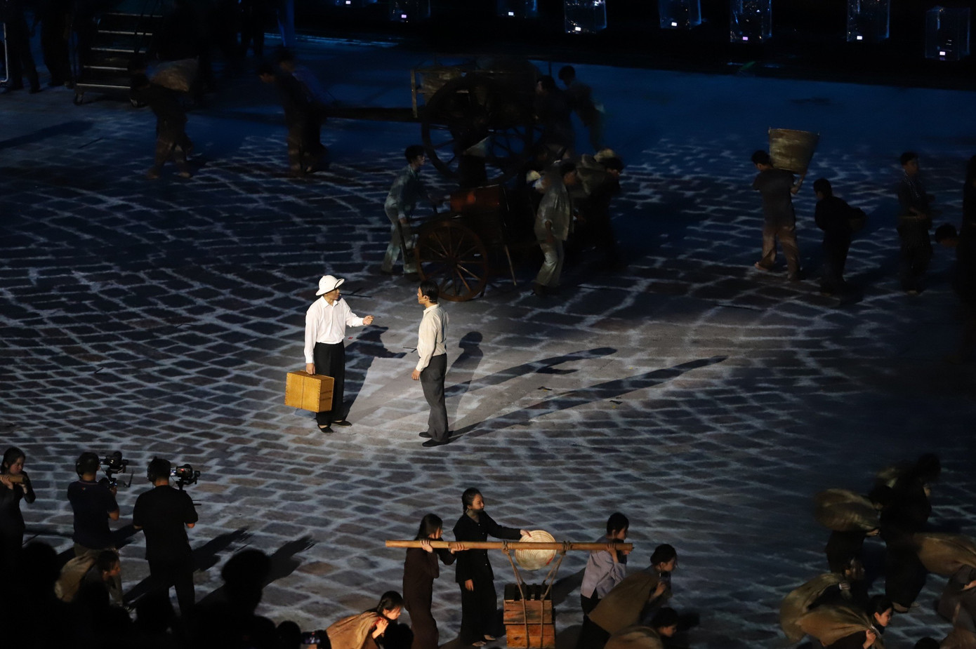 Người thanh niên Nguyễn Ái Quốc trên bến Nhà Rồng trước khi ra đi tìm đường cứu nước