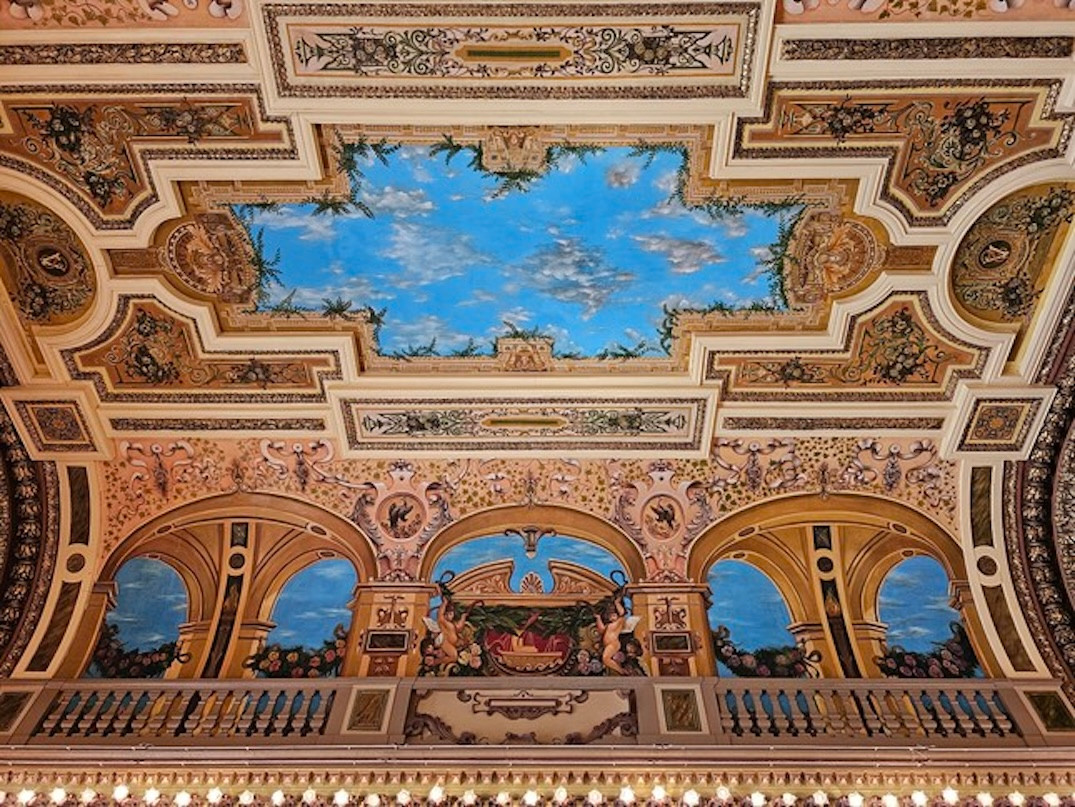 Kiến trúc cổ độc đáo đậm chất nghệ thuật thời Phục Hưng trong toà nhà HĐND- UBND TPHCM Kiến trúc cổ độc đáo đậm chất nghệ thuật thời Phục Hưng trong toà nhà HĐND- UBND TPHCM