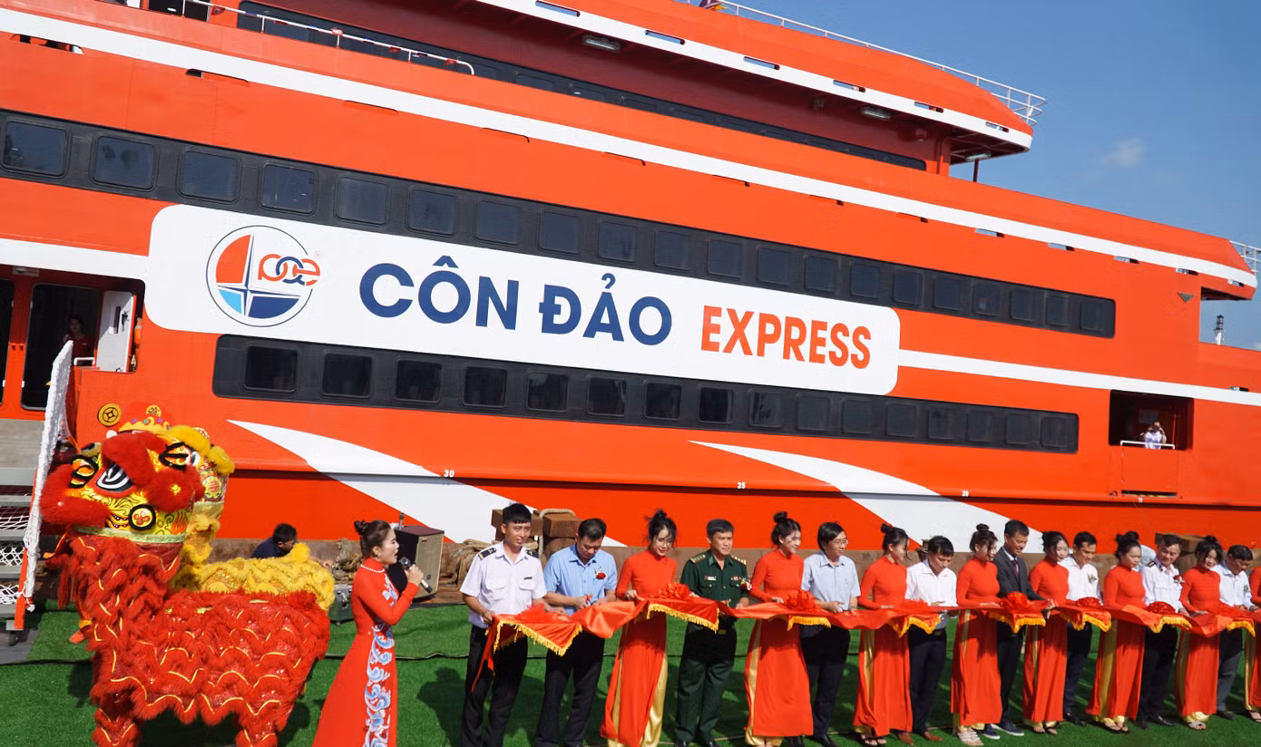 Tàu cao tốc Thăng Long trong lễ khai trương tuyến Vũng Tàu - Côn Đảo vào tháng 3/2024 Tàu cao tốc Thăng Long trong lễ khai trương tuyến Vũng Tàu - Côn Đảo vào tháng 3/2024