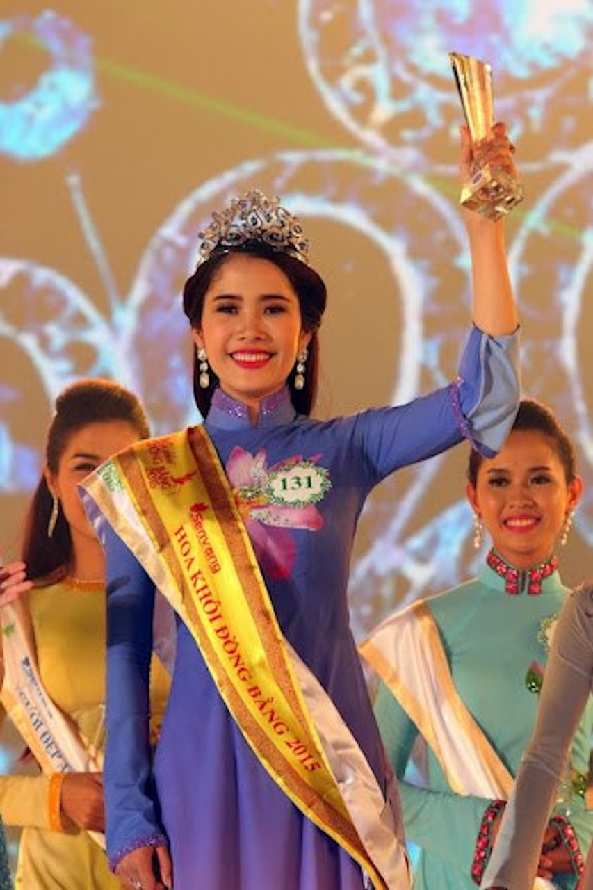 Nam Em đoạt giải Hoa khôi Đồng bằng sông Cửu Long 2015.