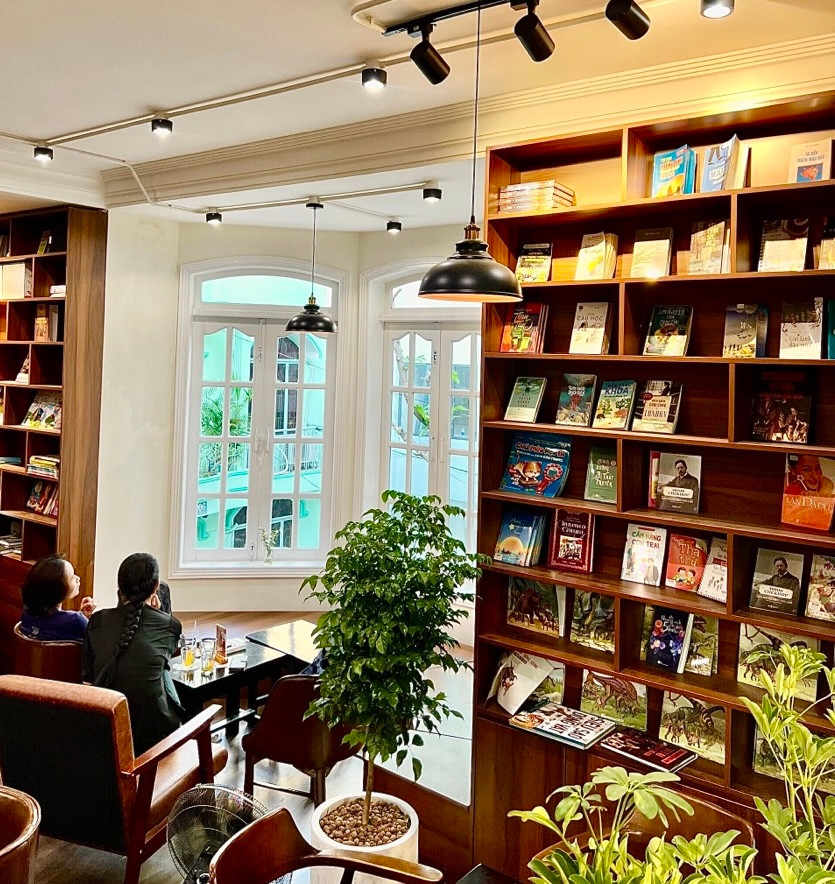 Không gian đọc sách đầy sang trọng và yên tĩnh