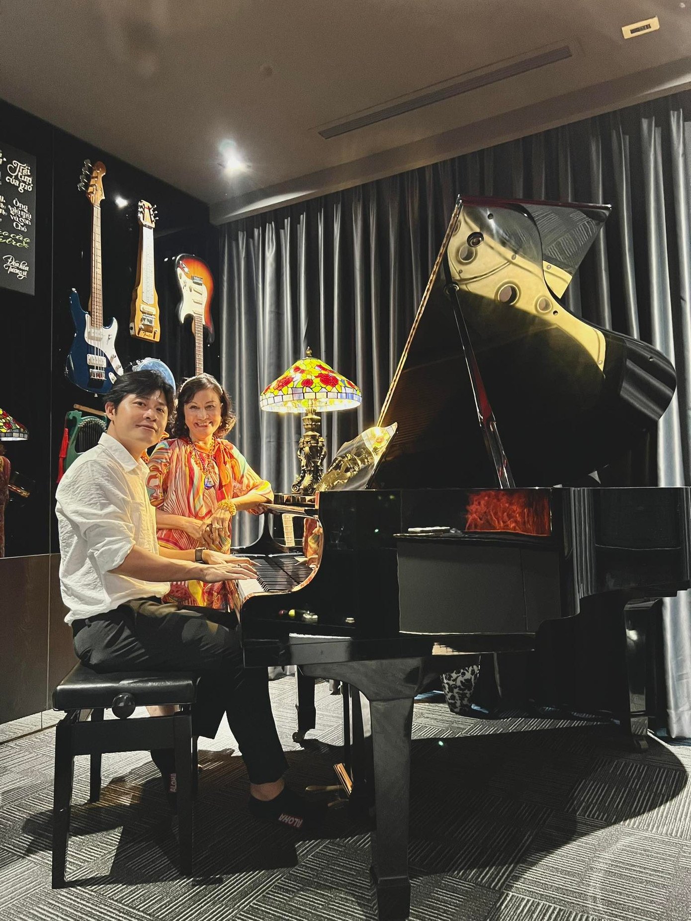 Nguyễn Văn Chung và mẹ. Ảnh: NVCC. Nguyễn Văn Chung và mẹ. Ảnh: NVCC.