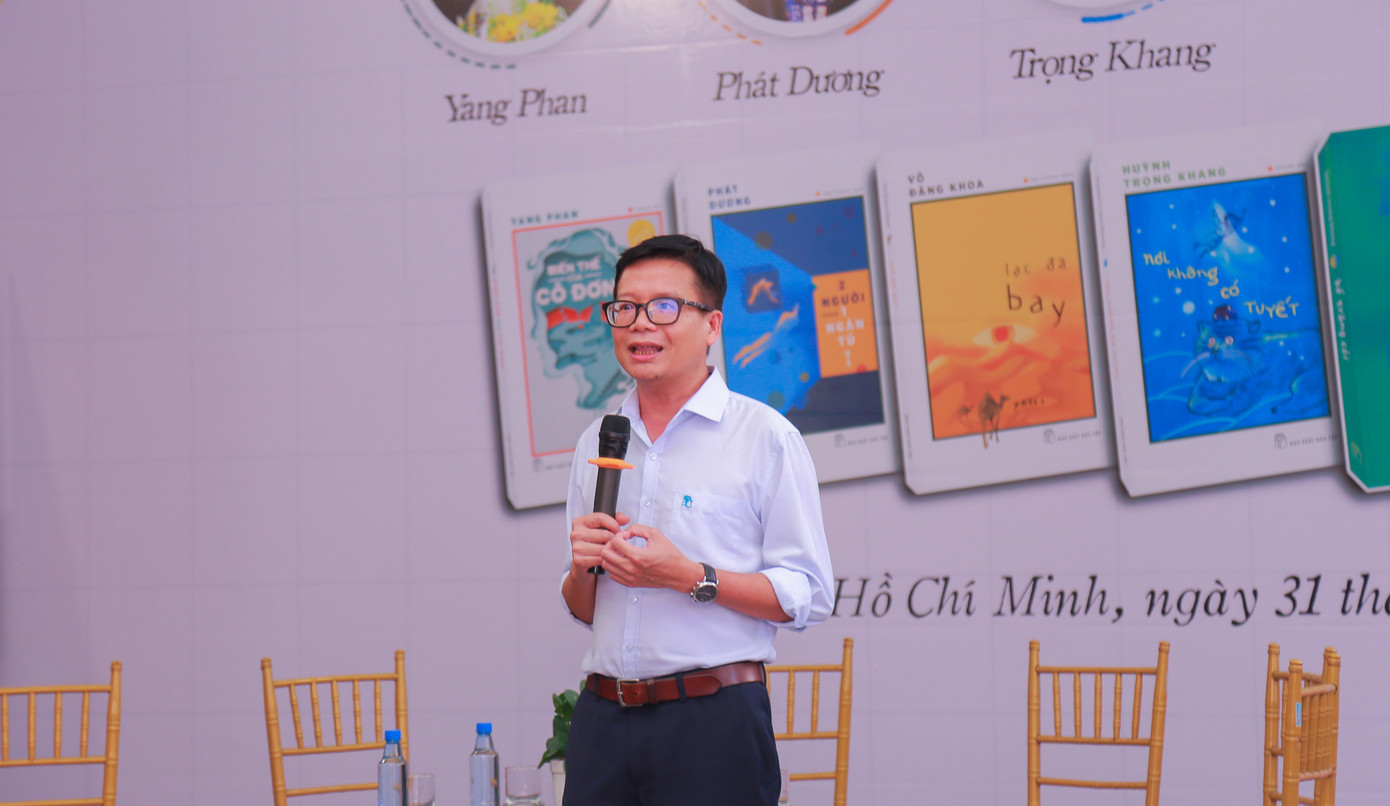 Ông Nguyễn Thành Nam trong lần giới thiệu các tác giả trẻ tại cuộc thi Văn học tuổi 20. Ông Nguyễn Thành Nam trong lần giới thiệu các tác giả trẻ tại cuộc thi Văn học tuổi 20.