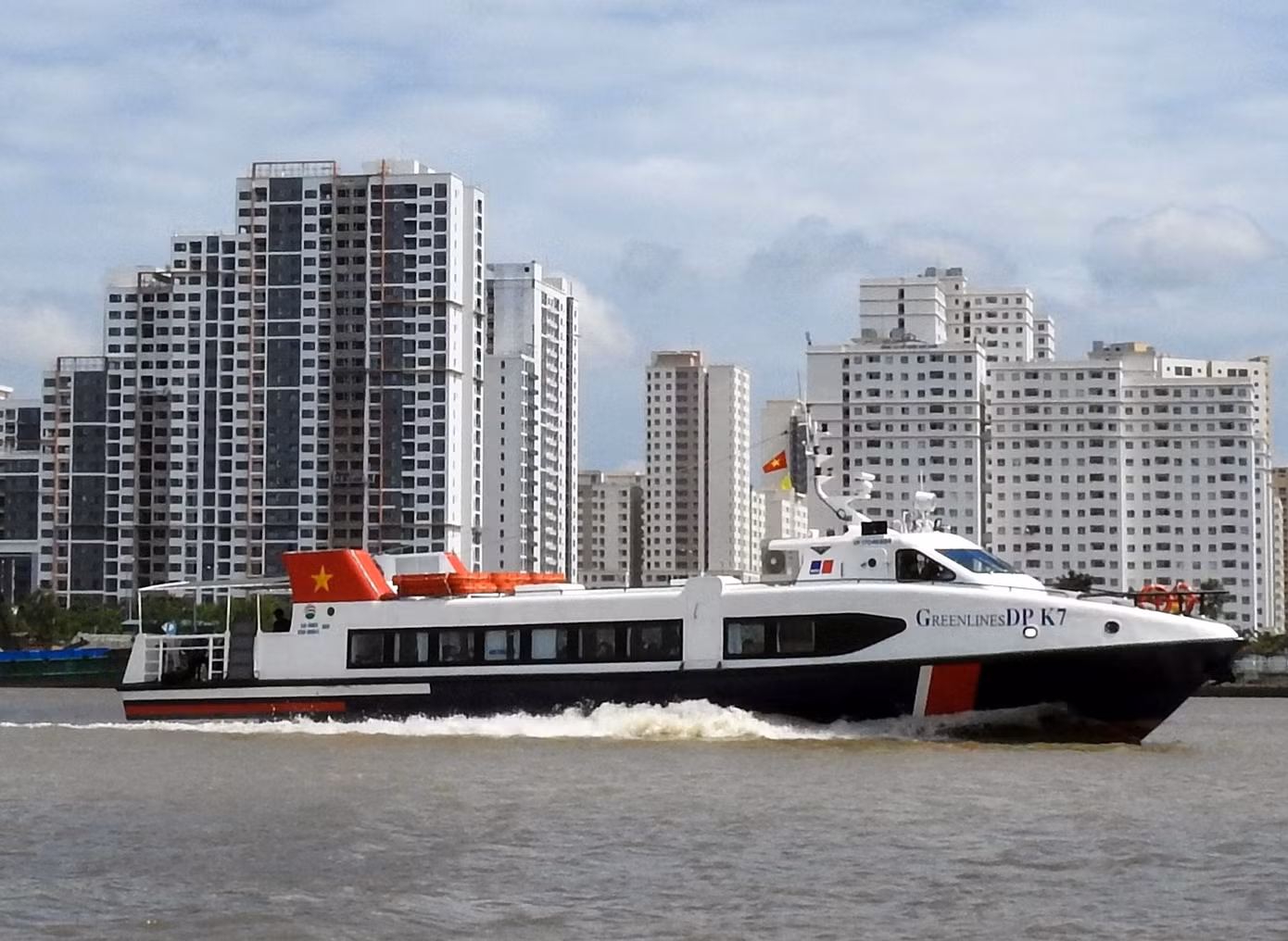 Tàu Greenlines DP sẽ trung chuyển khách từ bến Bạch Đằng ra cảng Sài Gòn- Hiệp Phước