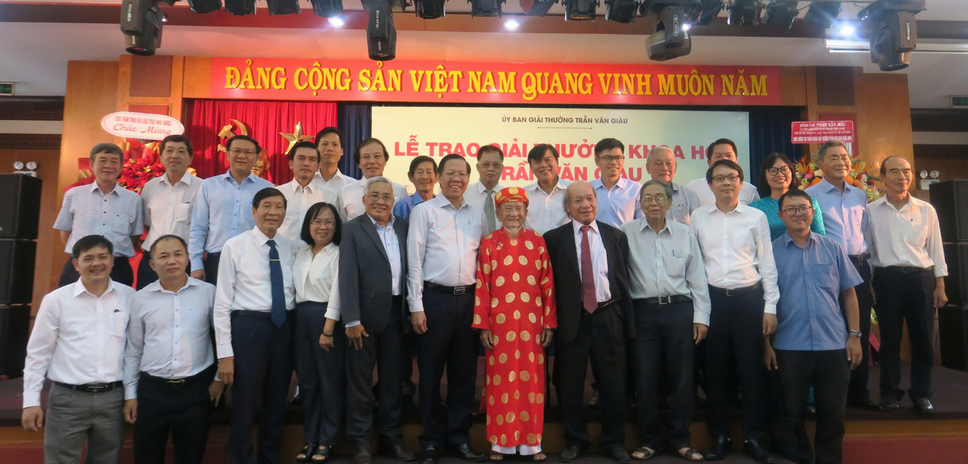 Các đại biểu tham dự lễ trao giải thưởng Trần Văn Giàu 2024.