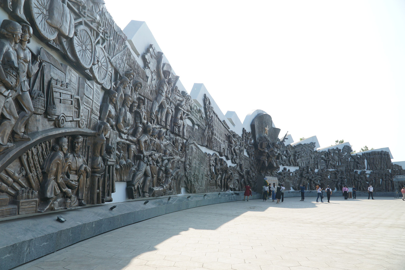 Bức phù điêu cao 9m, dài 90m tái hiện toàn bộ các trận đánh hào hùng Xuân Mậu Thân