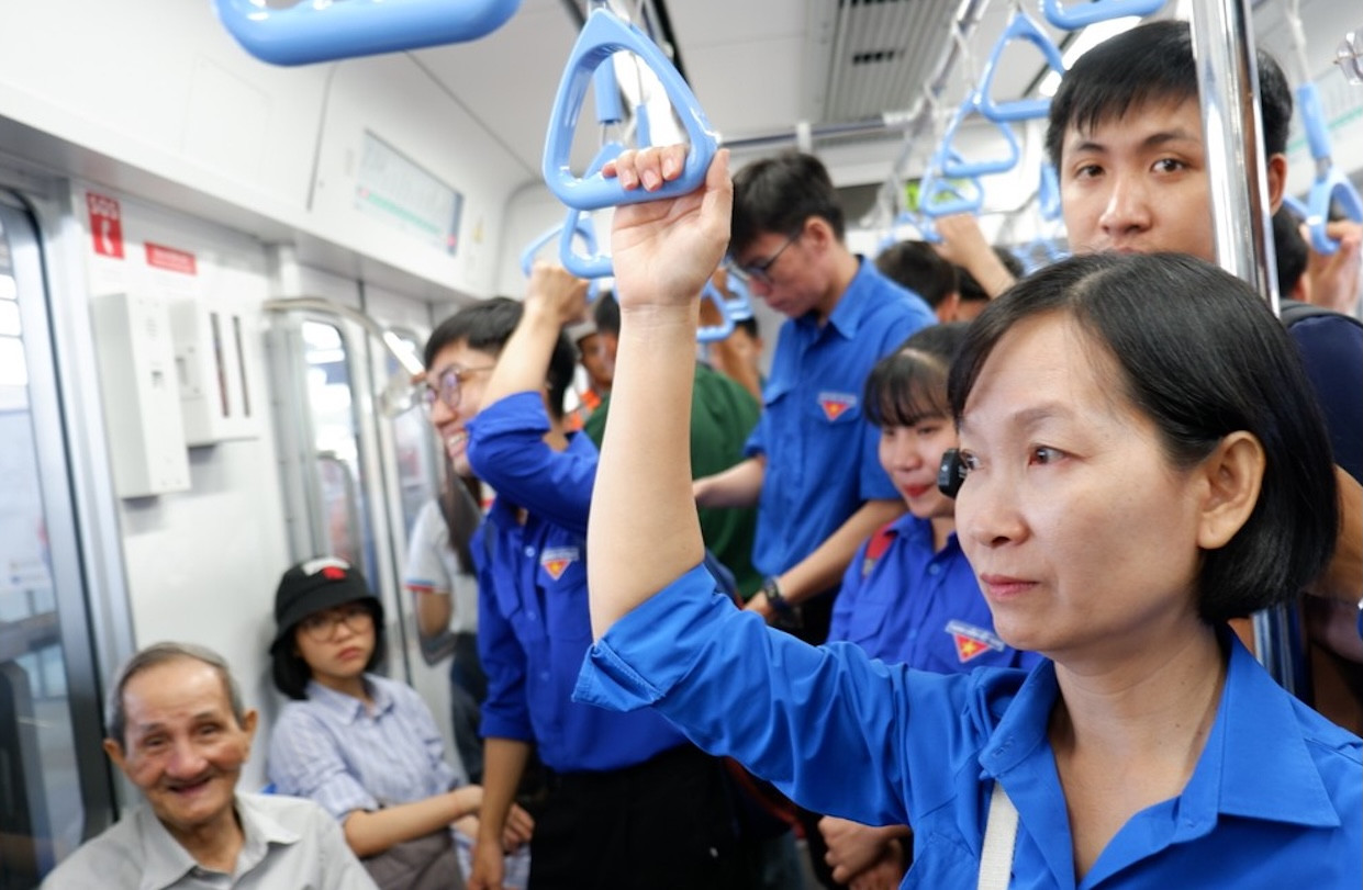 Hành khách trải nghiệm metro Suối Tiên- Bến Thành