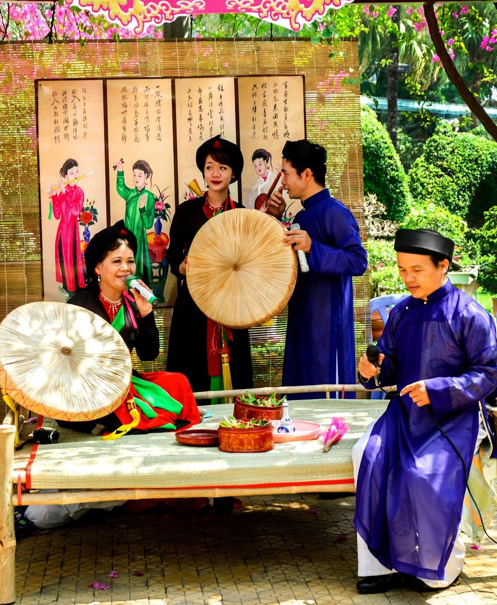 Hát Quan họ tại Công viên văn hoá Đầm Sen Hát Quan họ tại Công viên văn hoá Đầm Sen