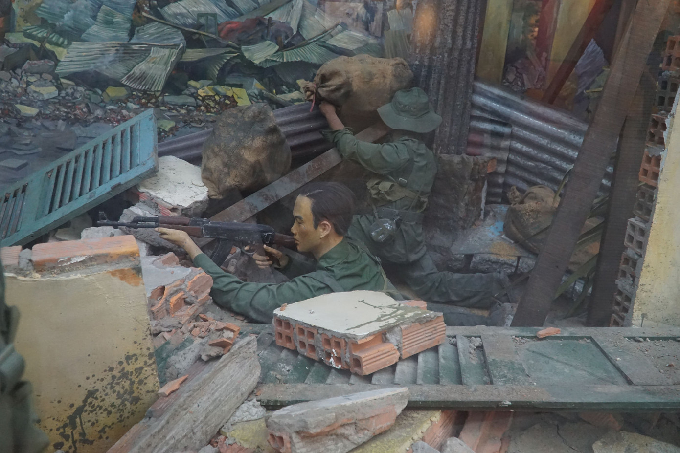 Quân Giải phóng chiến đấu trên đường phố Sài Gòn