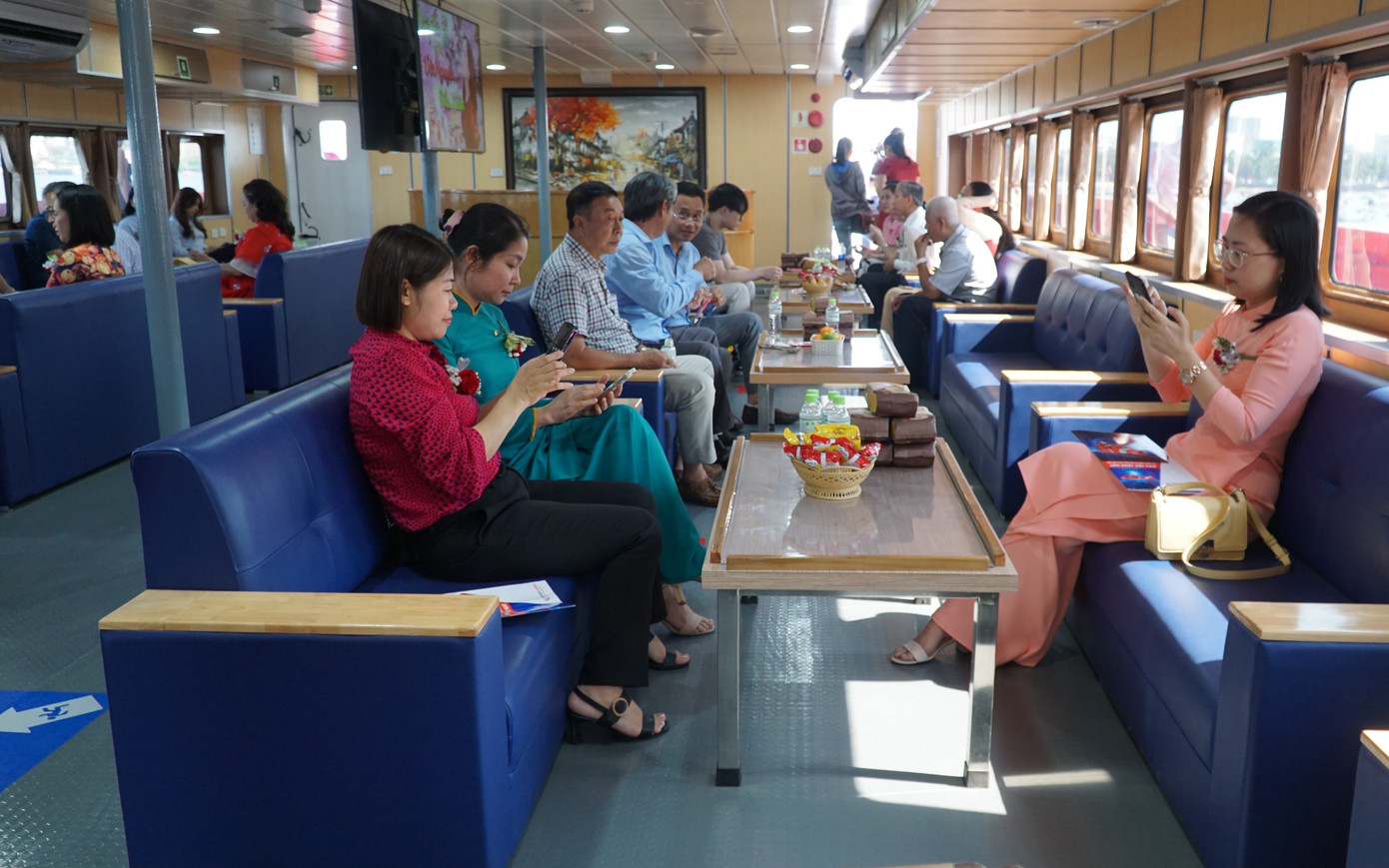 Bên trong khoang nghỉ ngơi, giải trí dành cho hành khách Bên trong khoang nghỉ ngơi, giải trí dành cho hành khách