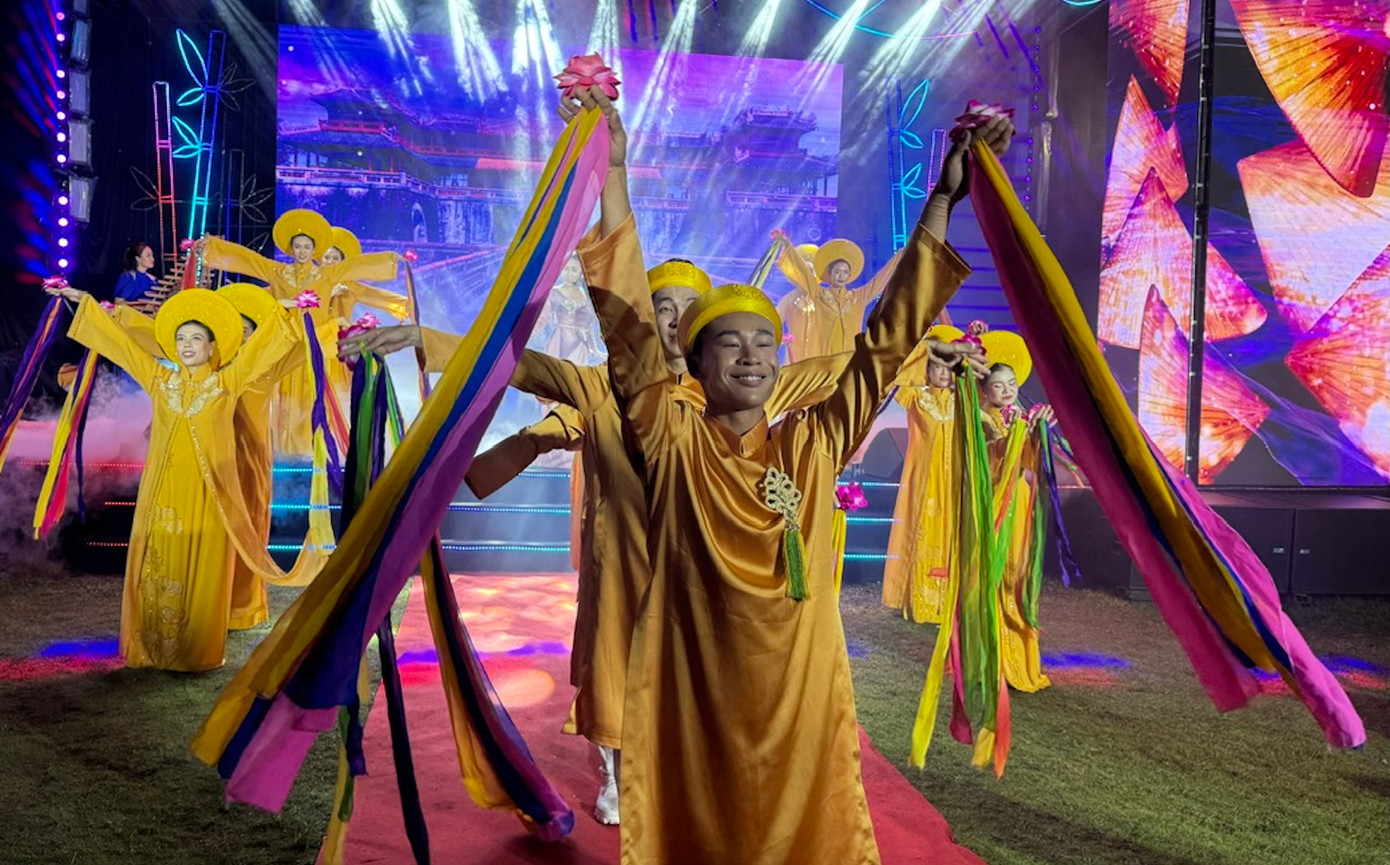 Chương trình Đêm Việt Nam dành cho du khách tại TPHCM.