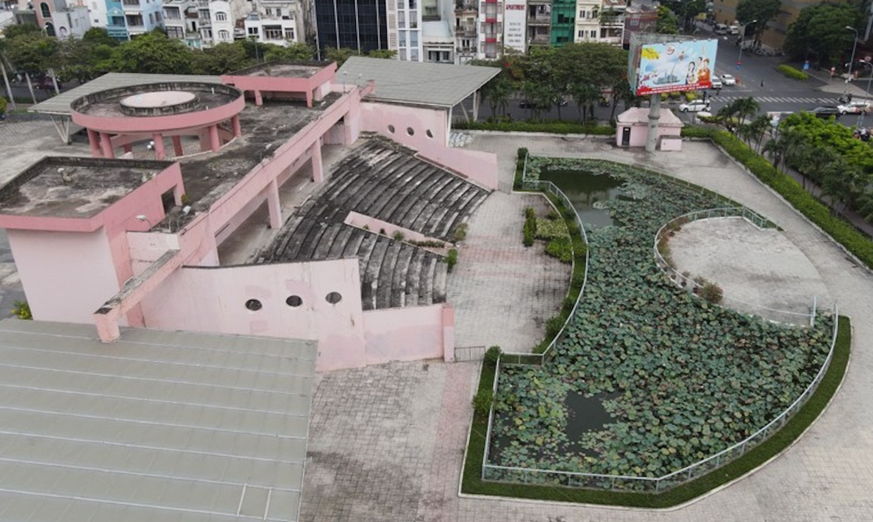 Sân khấu Sen Hồng nhìn từ trên cao.