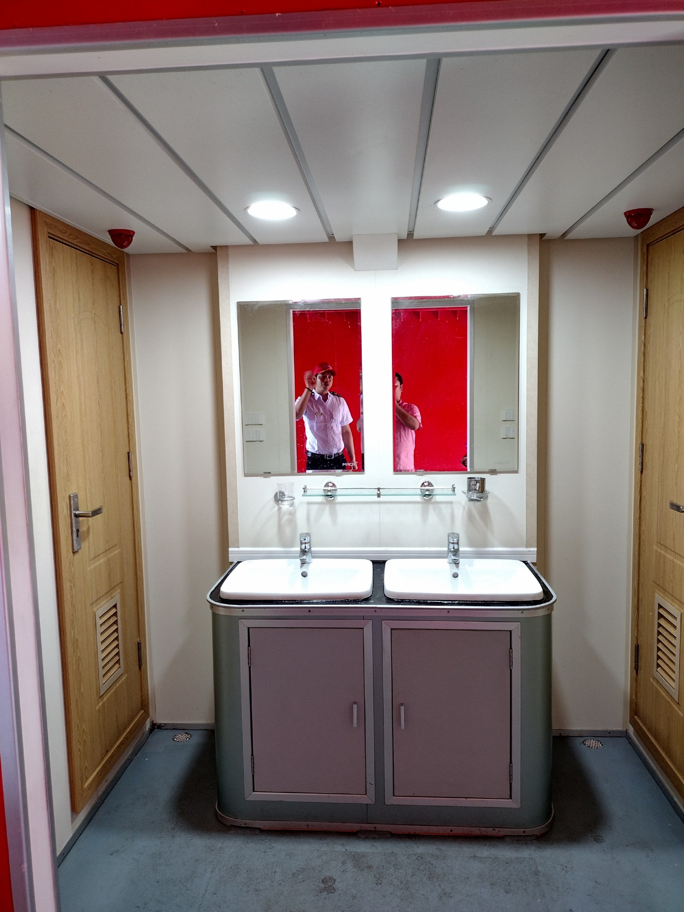 Phòng vệ sinh với trang thiết bị hiện đại Phòng vệ sinh với trang thiết bị hiện đại