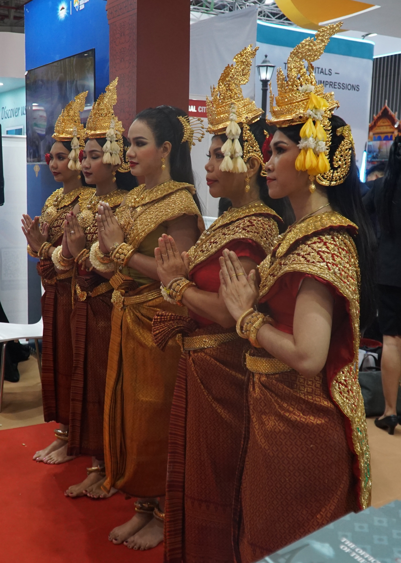 Các cô gái đến từ Campuchia