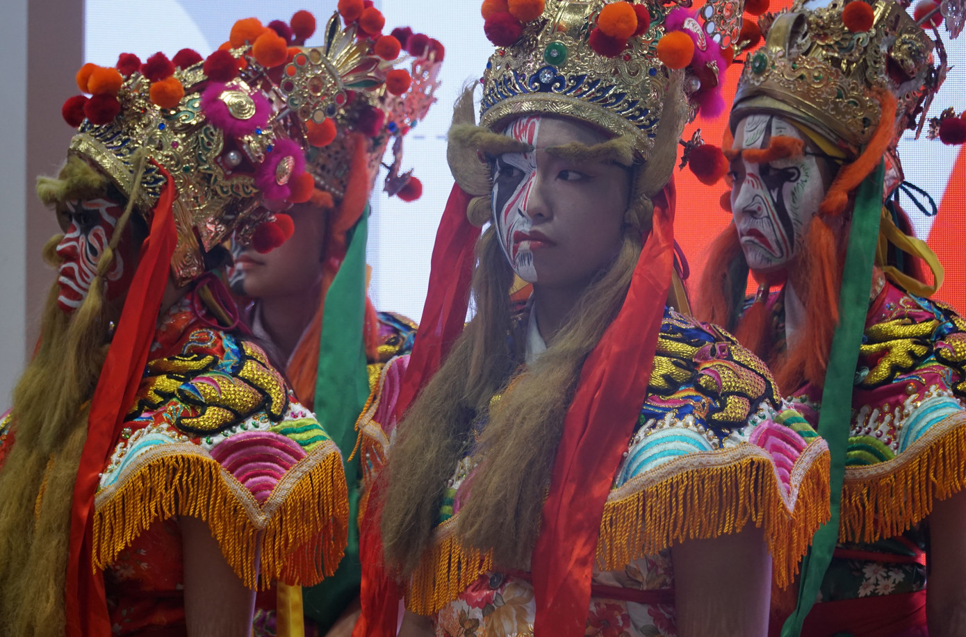 Vẻ đẹp của các cô gái trong trang phục dân tộc Đài Loan (Trung Quốc)